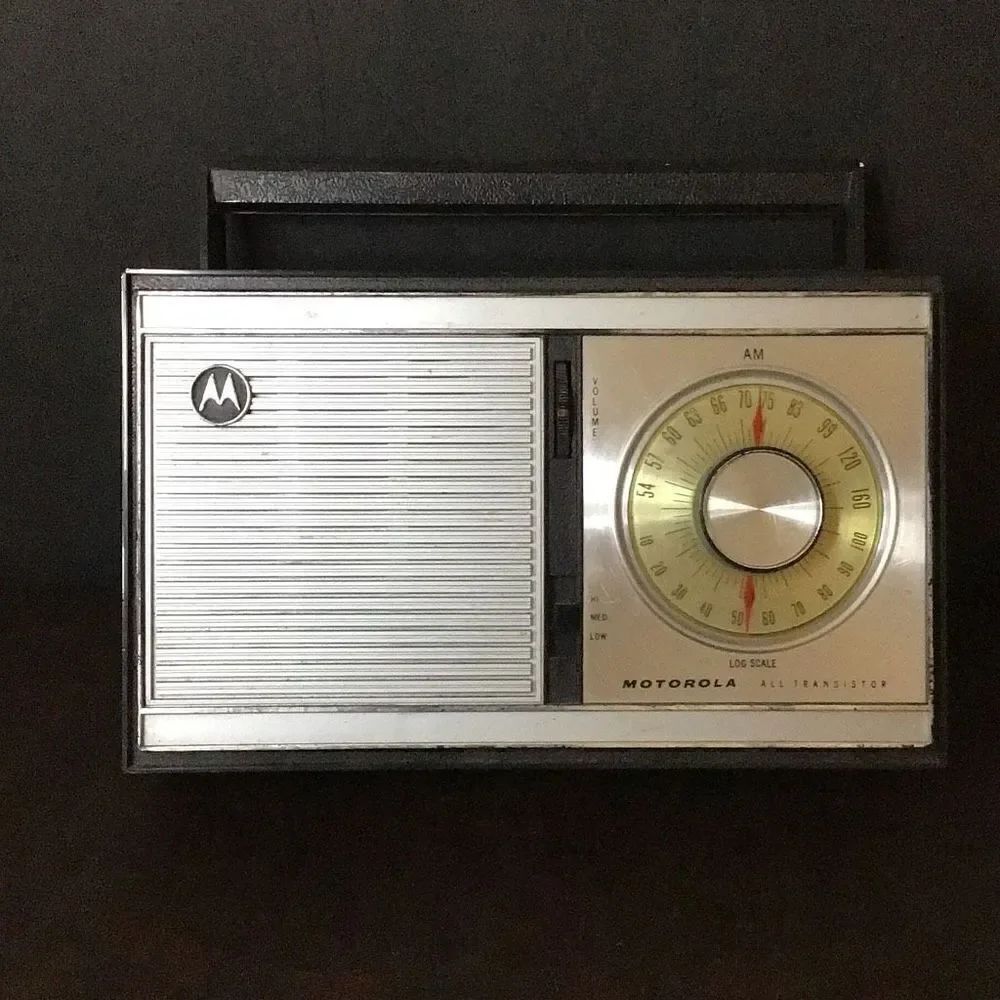 Vintage Motorola XP6EE transistor radio